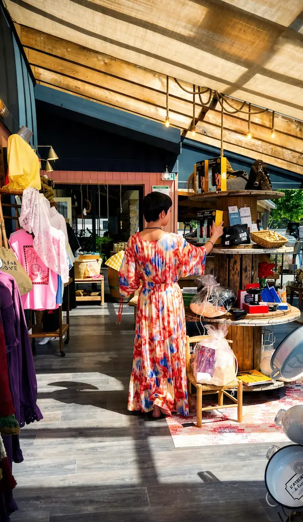 La boutique de l'hôtel restaurant Le Plan B à Ruoms en Sud Ardèche